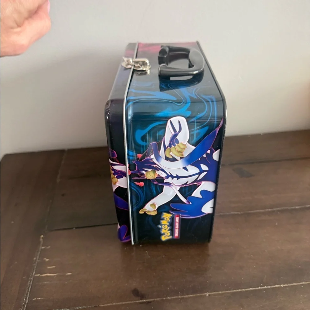 Pokémon Trading Card Game Collector Tin Carry Case – Metal Lunchbox Style